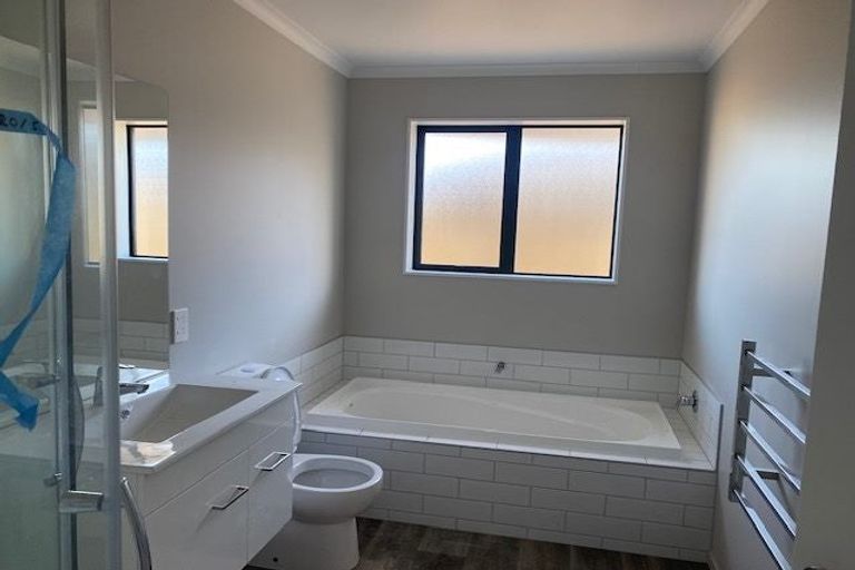 Photo of property in 96 Broadway Parade, Rolleston, 7615