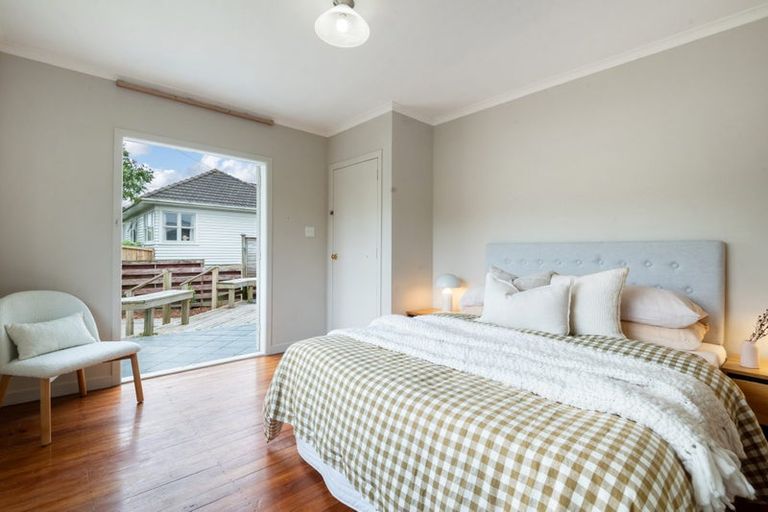 Photo of property in 1/95 Sylvan Avenue, Northcote, Auckland, 0627