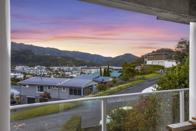 Photo of property in 29 Seaview Crescent, Picton, 7220