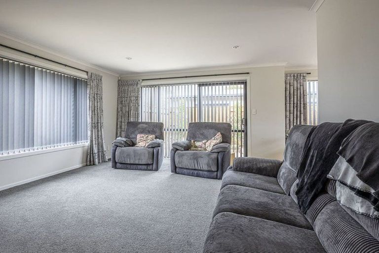 Photo of property in 108 Hillcrest Drive, Kelvin Grove, Palmerston North, 4414