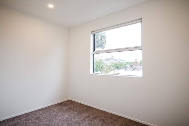 Photo of property in 10a Tirimoana Road, Te Atatu South, Auckland, 0602