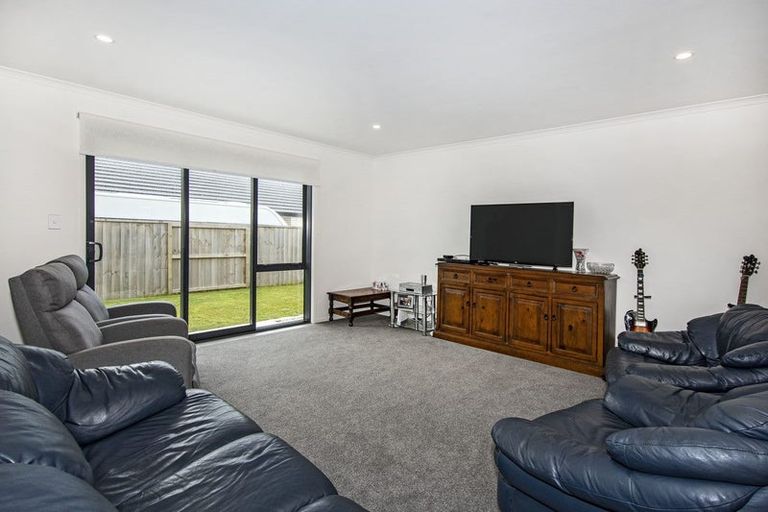 Photo of property in 31 Kitemaunga Avenue, One Tree Point, 0118