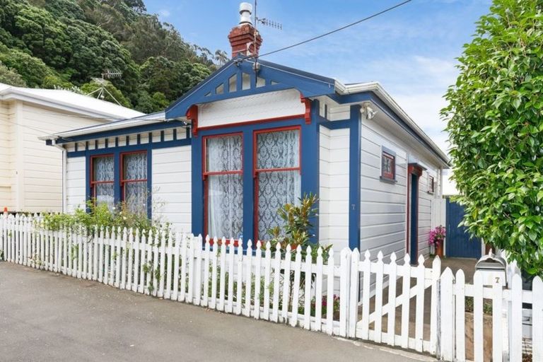 Photo of property in 7 Aorangi Terrace, Thorndon, Wellington, 6011