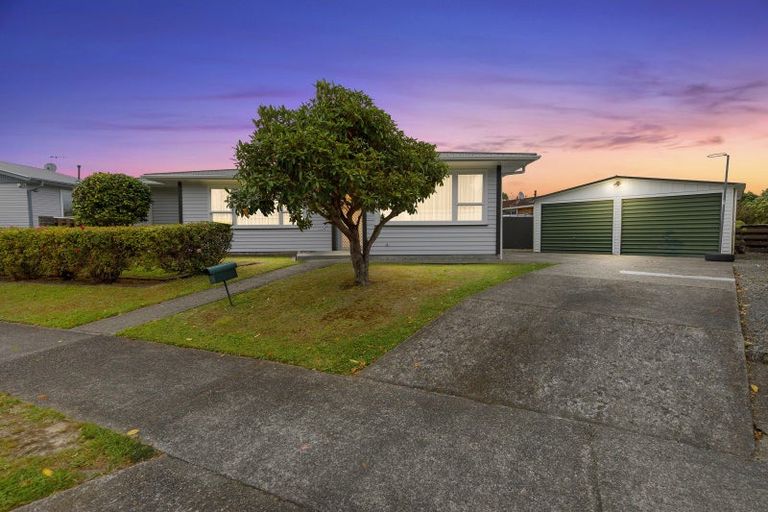 Photo of property in 15 Bonnie Glen Crescent, Ebdentown, Upper Hutt, 5018