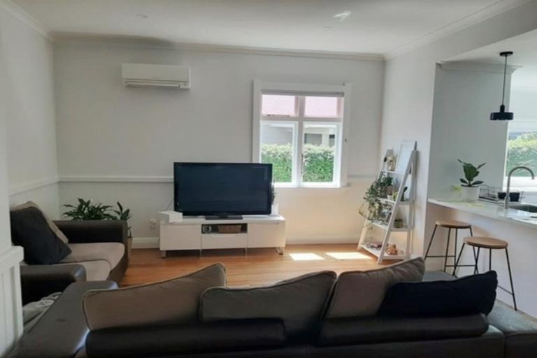 Photo of property in 211 Coronation Avenue, Welbourn, New Plymouth, 4310