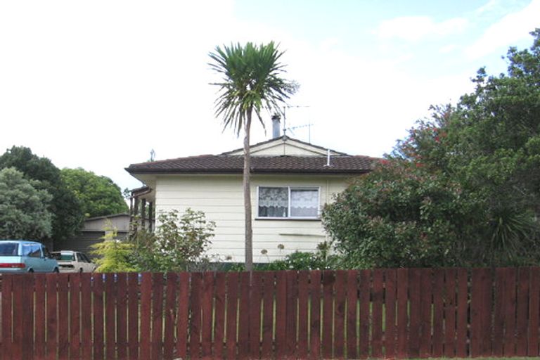 Photo of property in 12 Katrina Place, Massey, Auckland, 0614