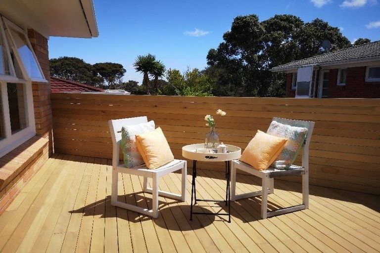 Photo of property in 1/9 Brunton Place, Glenfield, Auckland, 0629
