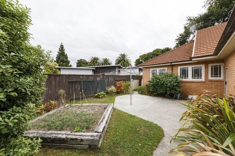 Photo of property in 4 The Oaks, Awapuni, Palmerston North, 4412