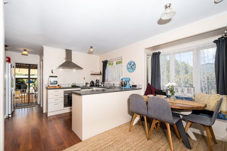 Photo of property in 8 Oraha Road, Huapai, Kumeu, 0810