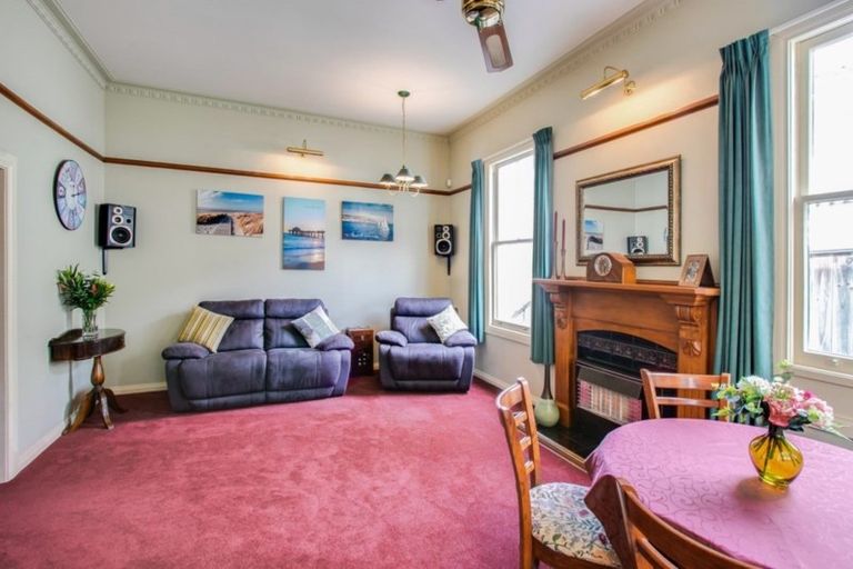 Photo of property in 18 Sealy Road, Bluff Hill, Napier, 4110