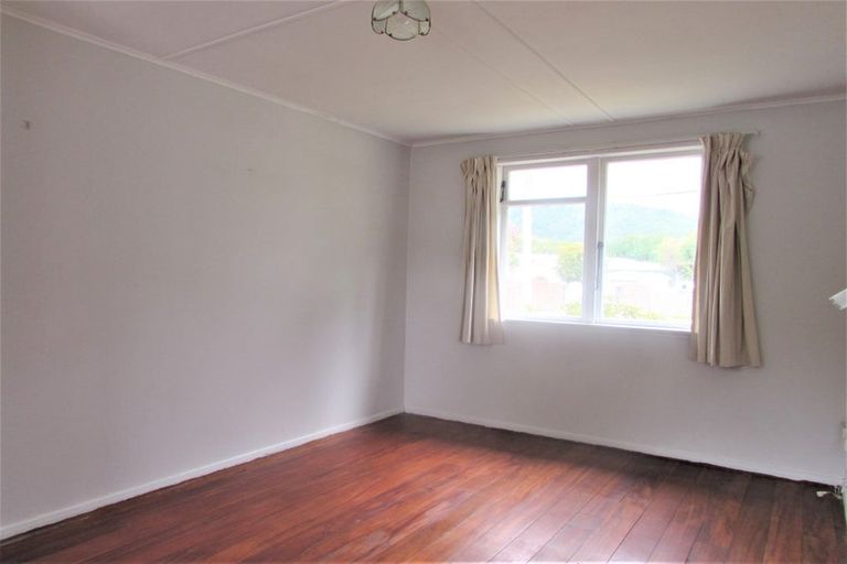 Photo of property in 5 Hikurangi Street, Trentham, Upper Hutt, 5018