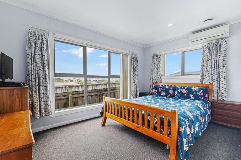 Photo of property in 16 Waterview Road West, Stanley Point, Takanini, 0624