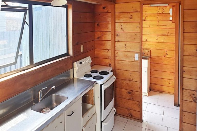 Photo of property in 2/25 Garelja Road, Henderson, Auckland, 0612