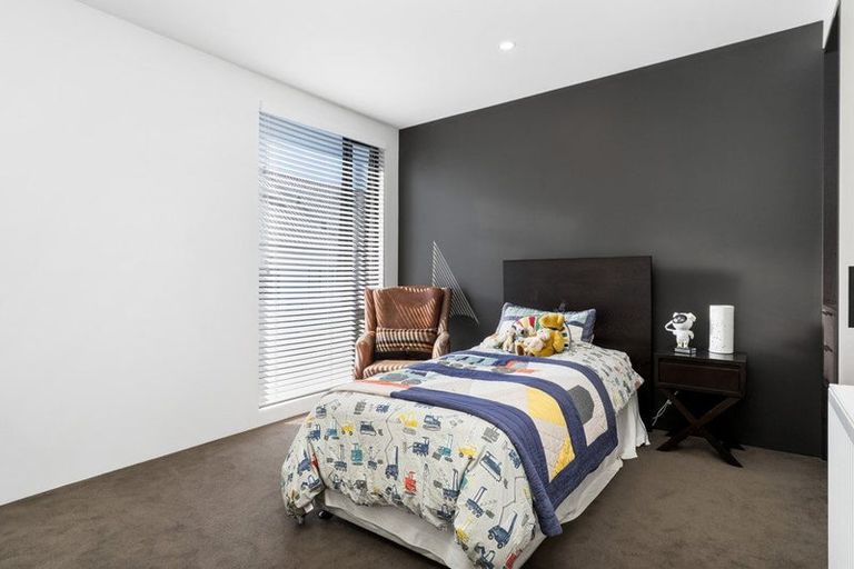 Photo of property in 9 Hewitts Road, Merivale, Christchurch, 8014