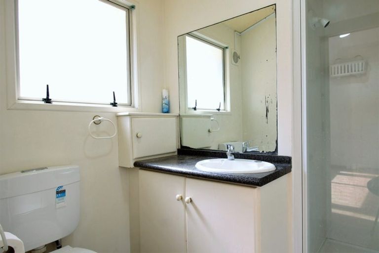 Photo of property in 80m Tirimoana Road, Te Atatu South, Auckland, 0602