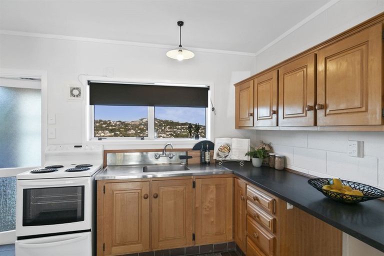 Photo of property in 12a Waiwera Crescent, Maupuia, Wellington, 6022