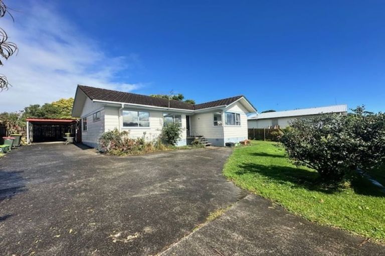 Photo of property in 15 Bundena Place, Clendon Park, Auckland, 2103