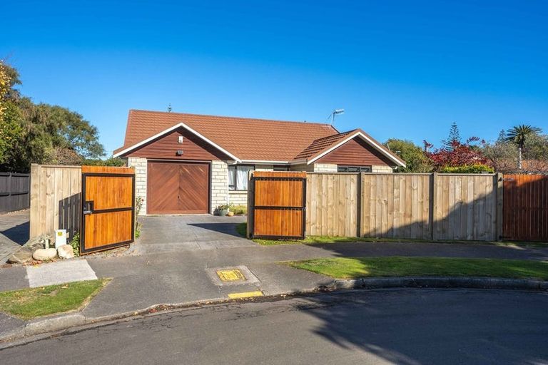 Photo of property in 37 Rosebank Grove, Waikanae, 5036