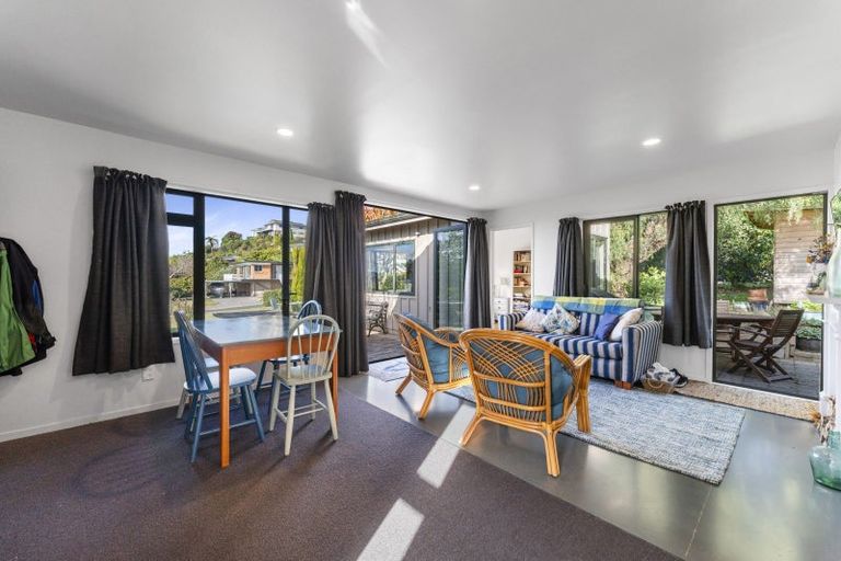 Photo of property in 2 Earle Place, Acacia Bay, Taupo, 3330