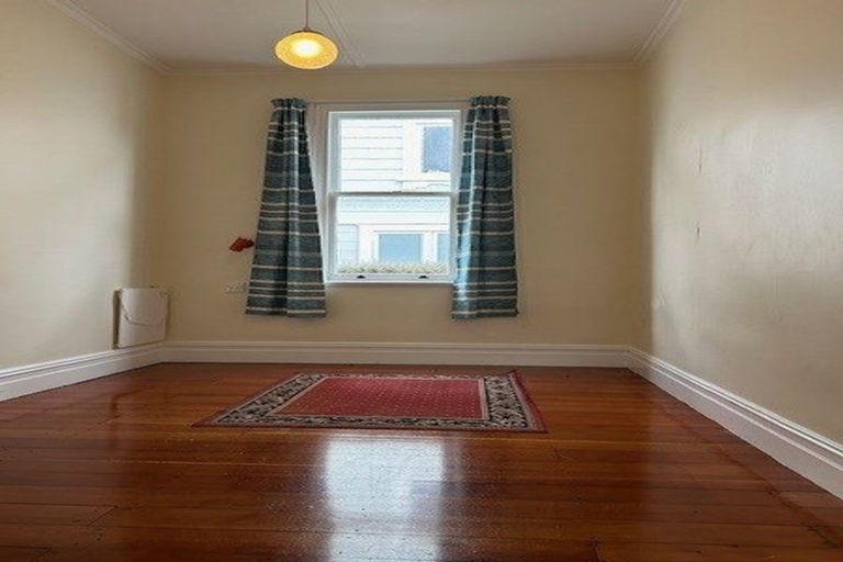 Photo of property in 2 Stanley Street, Berhampore, Wellington, 6023