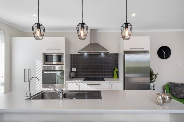 Photo of property in 18 Vista Close, Omokoroa, 3114