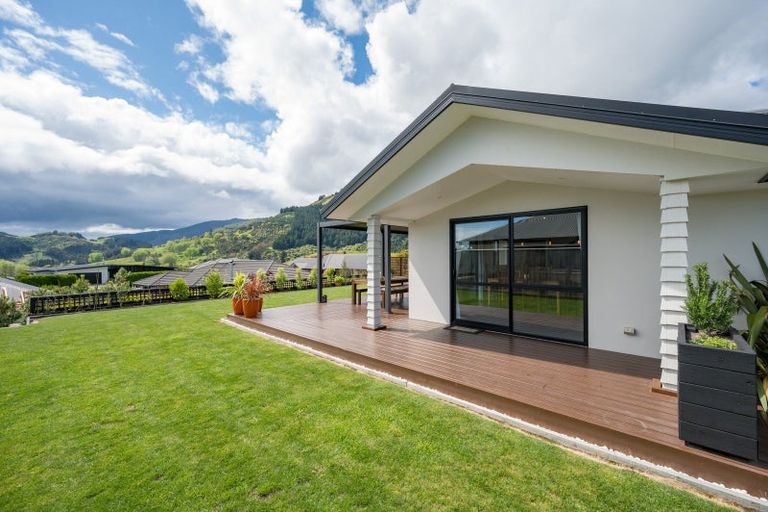 Photo of property in 8 Huntaway Close, Stoke, Nelson, 7011