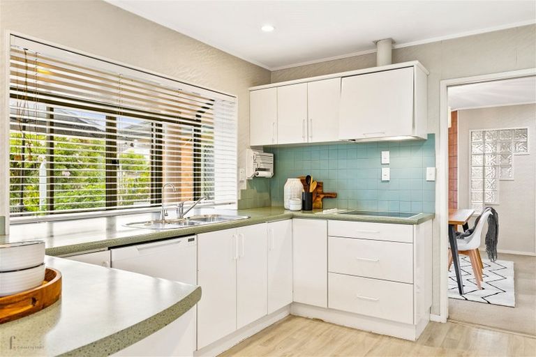Photo of property in 10 Suncrest Drive, West Harbour, Auckland, 0618