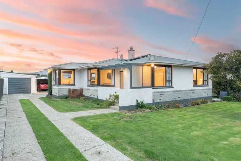 Photo of property in 16 Esk Place, Mosgiel, 9024