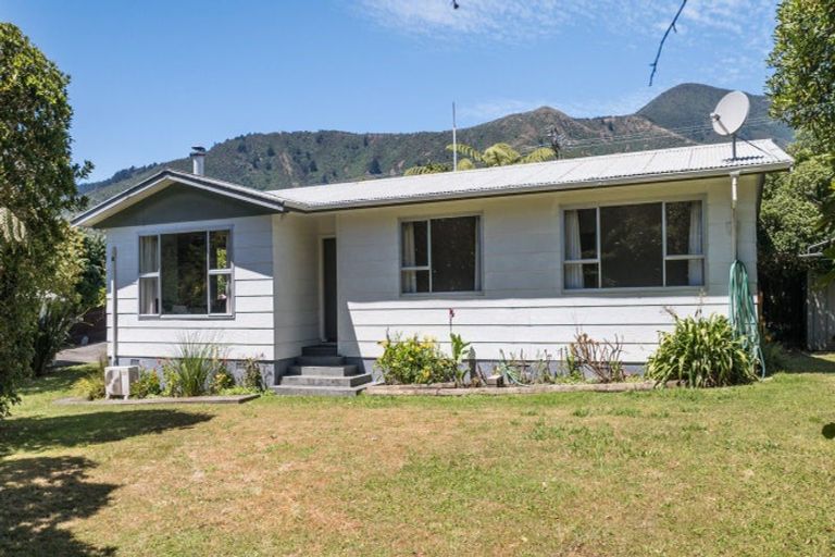 Photo of property in 203 Waikawa Road, Waikawa, Picton, 7220