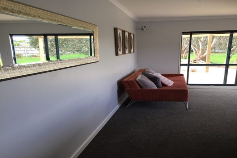 Photo of property in 160 Milne Drive, Paraparaumu, 5032