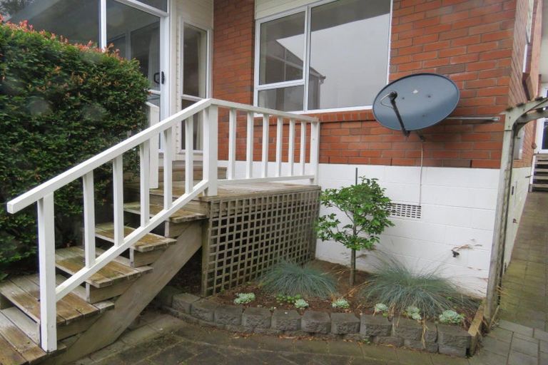 Photo of property in 66 Waiwaka Terrace, Strandon, New Plymouth, 4312
