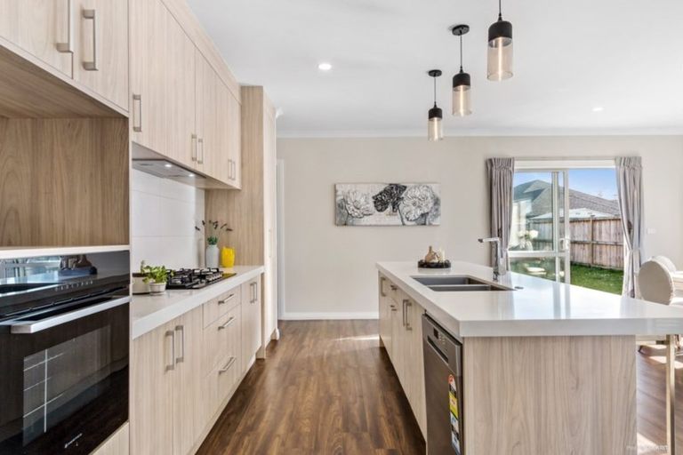 Photo of property in 6 Paso Fino Crescent, Karaka, Papakura, 2113