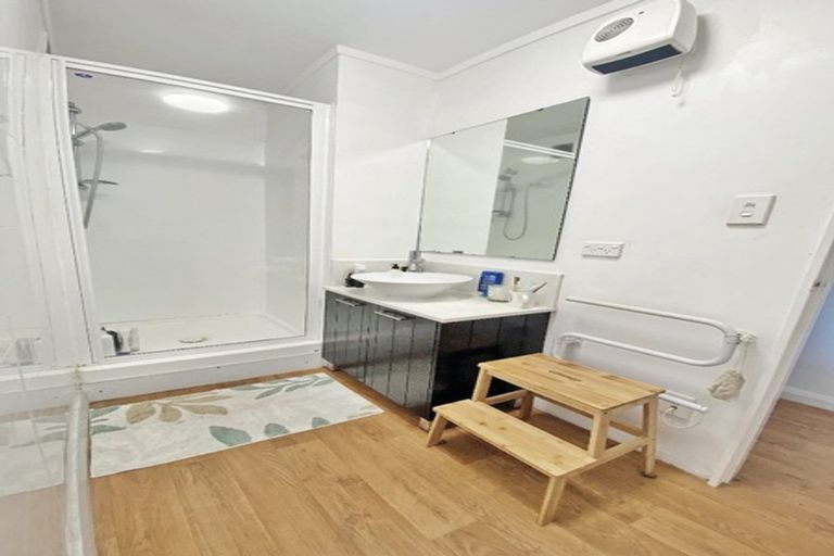 Photo of property in 84 Miramar North Road, Miramar, Wellington, 6022