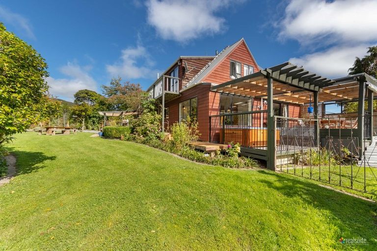 Photo of property in 224 Katherine Mansfield Drive, Whitemans Valley, Upper Hutt, 5371