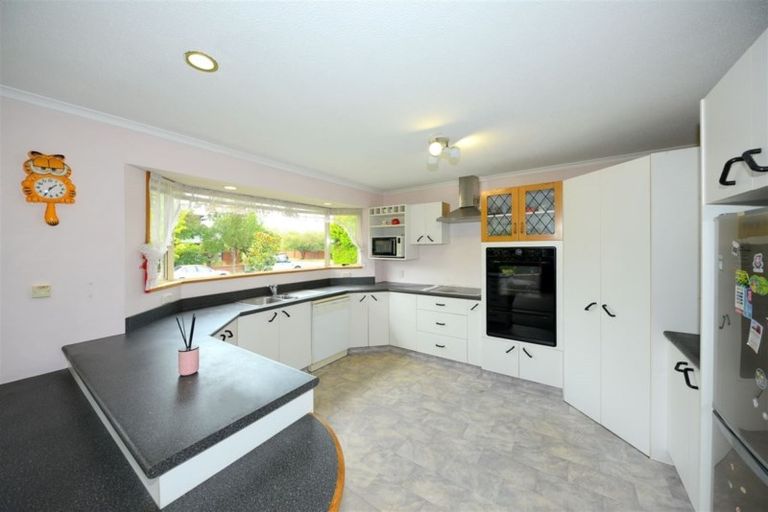 Photo of property in 18 Berkshire Drive, Avonhead, Christchurch, 8042