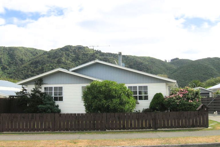 Photo of property in 9 Kentucky Street, Totara Park, Upper Hutt, 5018