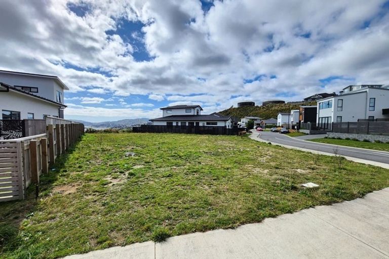 Photo of property in 1 Kaiaho Close, Aotea, Porirua, 5024
