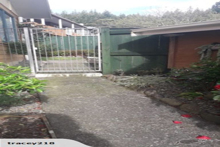 Photo of property in 2 Monarch Grove, Maoribank, Upper Hutt, 5018