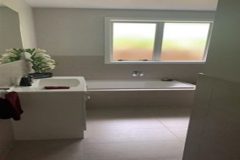 Photo of property in 16 Kowhai Grove, Raumati Beach, Paraparaumu, 5032