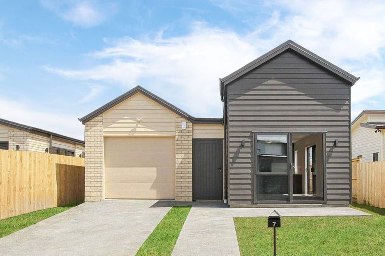 Photo of property in 7 Poutawa Lane, Clarks Beach, 2122