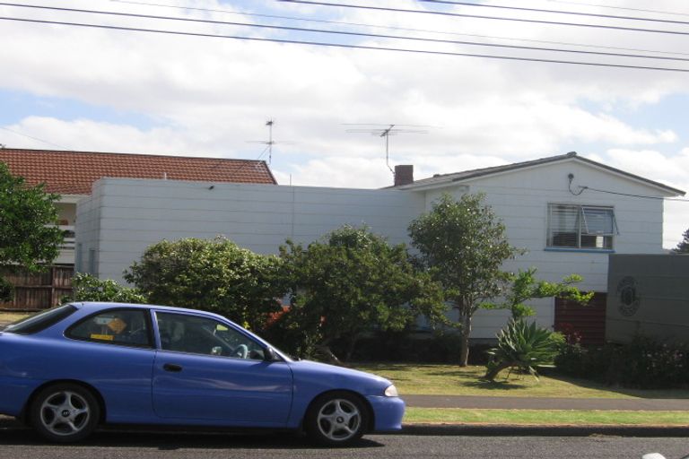 Photo of property in 2/6 Thornton Road, Milford, Auckland, 0620