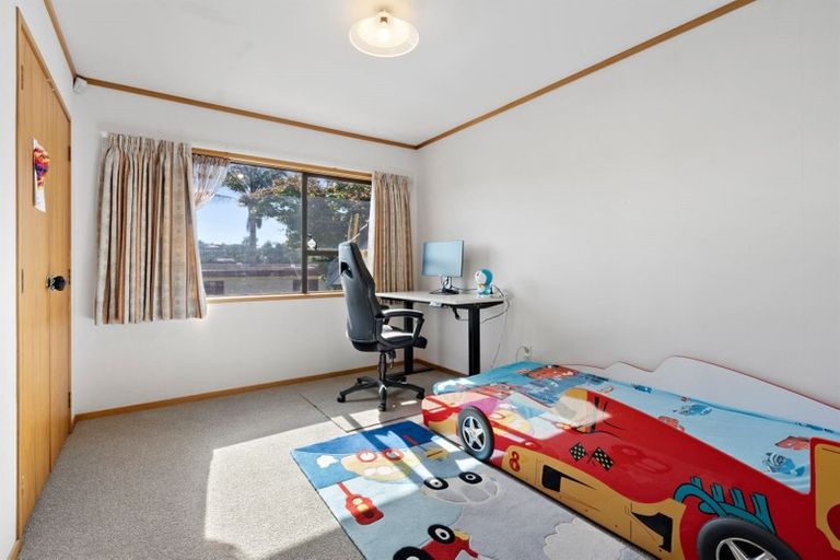 Photo of property in 17 Montclair Rise, Browns Bay, Auckland, 0630