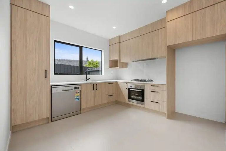 Photo of property in 4 Kyeemagh Street, Botany Downs, Auckland, 2010