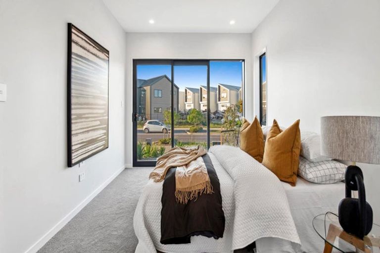 Photo of property in 22 Pukeko Road, Hobsonville, Auckland, 0616