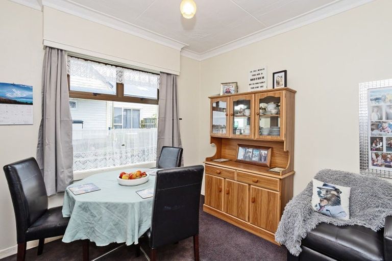 Photo of property in 180 Marine Parade, Bluff, 9814