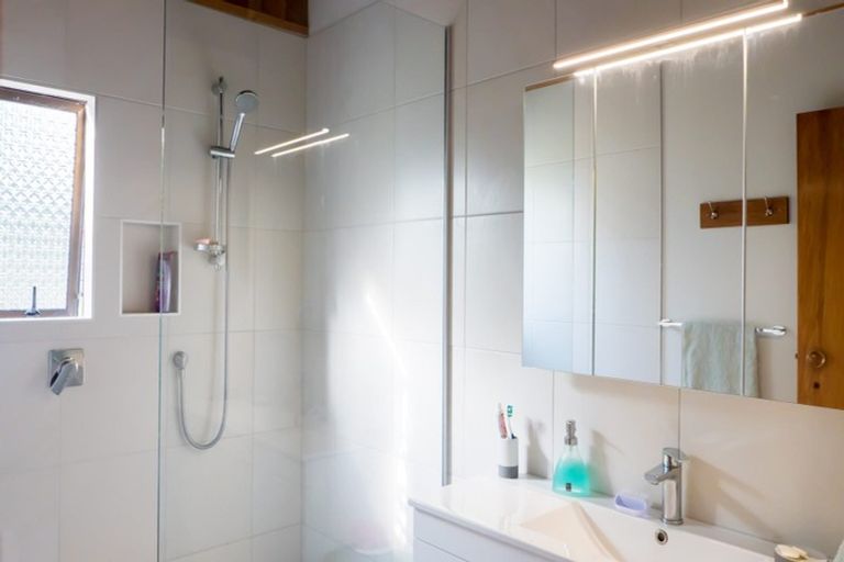 Photo of property in 21 Du Fresne Place, Russell, 0202