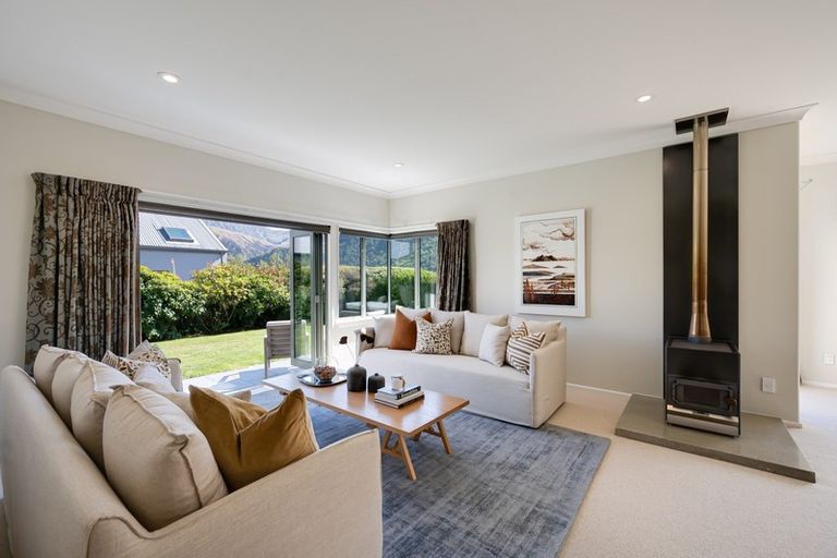 Photo of property in 2 Pearl Lane, Arrowtown, 9302