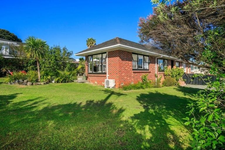 Photo of property in 2/54 Northboro Road, Belmont, Auckland, 0622