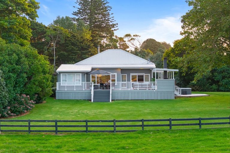 Photo of property in 376 Taiapa Road, Muriwai, Waimauku, 0881