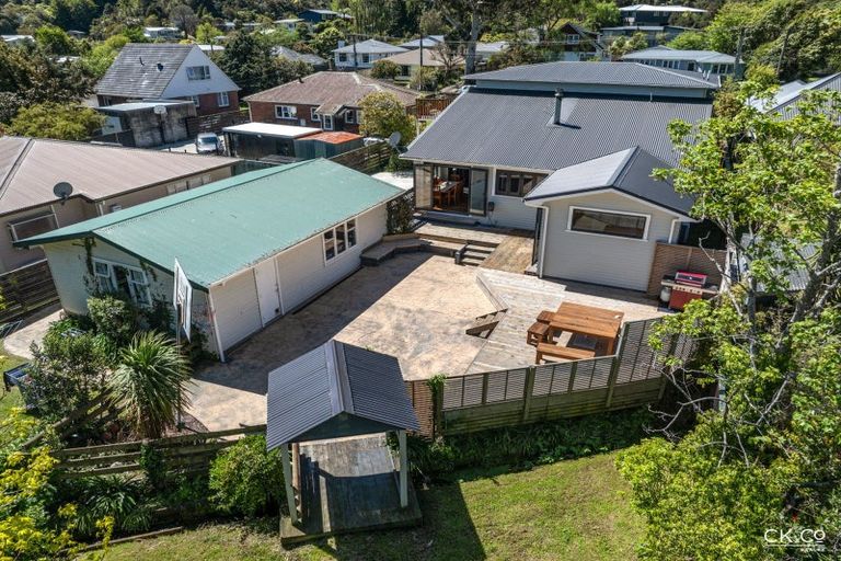 Photo of property in 76 Horoeka Street, Stokes Valley, Lower Hutt, 5019